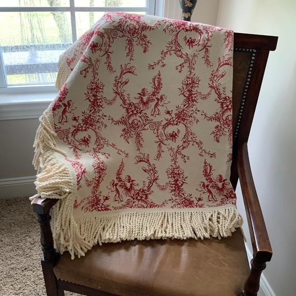 Red & White Traditional French Country Throw - Picture 1 of 4